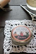 SAJOU サジュー　ティン缶　ビビット色　糸セット の商品イメージ画像