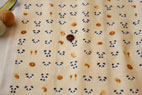 綿（コットン）ダブルガーゼ パンダとパンだ イエロー の商品イメージ画像