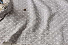綿（コットン）先染め　キルトニット　ドット　杢グレー の商品イメージ画像