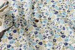 YUWA 綿 60ローン フラワーカーペット ブルー の商品イメージ画像