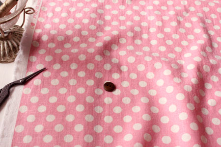 YUWA　ハーフリネン（綿麻）　ドット　スラブ洗い加工　ピンク　の商品イメージ画像