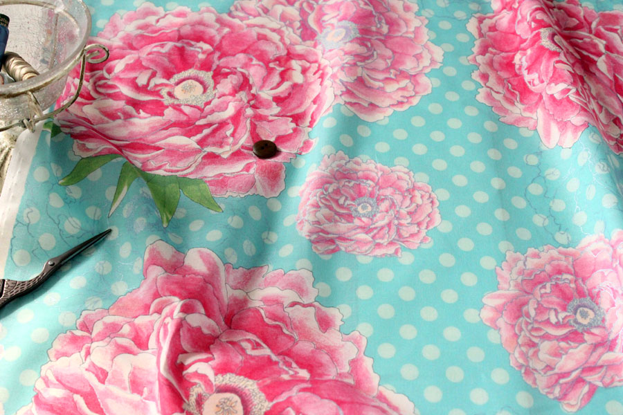 布 生地の販売 通販 Takarabako Fabrics Yuwa 綿 コットン シーチング Peony By 上田葉子 ライトブルー 布 生地の販売 通販 Takarabako Fabrics Yuwa 綿 コットン シーチング Peony By 上田葉子 ライトブルー