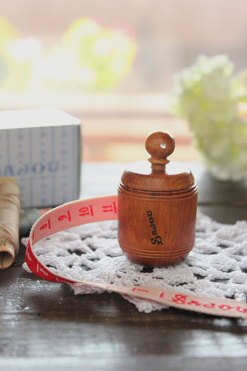 SAJOU サジュー　木製メジャー　レッド　の商品イメージ画像