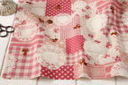 綿麻（コットンリネン）　ドイリーレースパッチ柄　キャンバス　ピンク　の商品イメージ画像