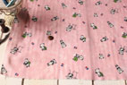 綿（コットン）ダブルガーゼ　パンダ　in Paris　ピンク の商品イメージ画像