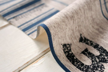 KOKKA　綿麻（コットンリネン）キャンバス　キッチンクロス柄　ブルー の商品イメージ画像