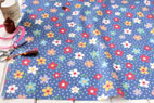 YUWA 綿（コットン）オックス ドットオンフラワー by sunday9am ブルー の商品イメージ画像