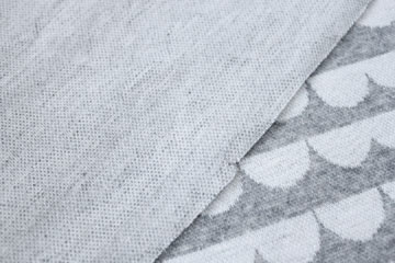 綿（コットン）ジャガードニット　スカラップボーダー　杢グレー の商品イメージ画像