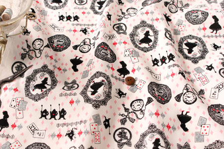 KOKKA　綿（コットン）シーチング　アリス　ピンク の商品イメージ画像