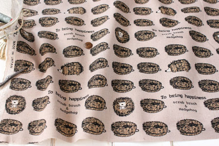 綿麻（コットンリネン） キャンバス　ハリネズミ　オータムベージュ の商品イメージ画像