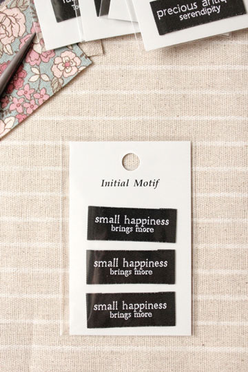 モチーフタグネーム　Sサイズ　small happiness　の商品イメージ画像