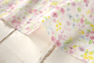綿（コットン）ダブルガーゼ　リトルフラワー　ピンク　の商品イメージ画像