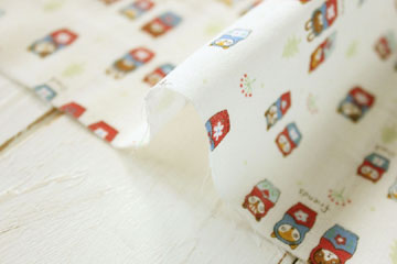 KOKKA　綿　ダブルガーゼ　マトリョーシカ　クリーム の商品イメージ画像