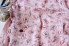 綿麻（コットンリネン）リボン＆スタンプアニマル 小幅接結ニット ピンクの商品イメージ画像